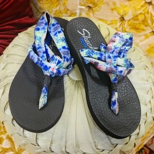 Sketchers yoga foam sandals